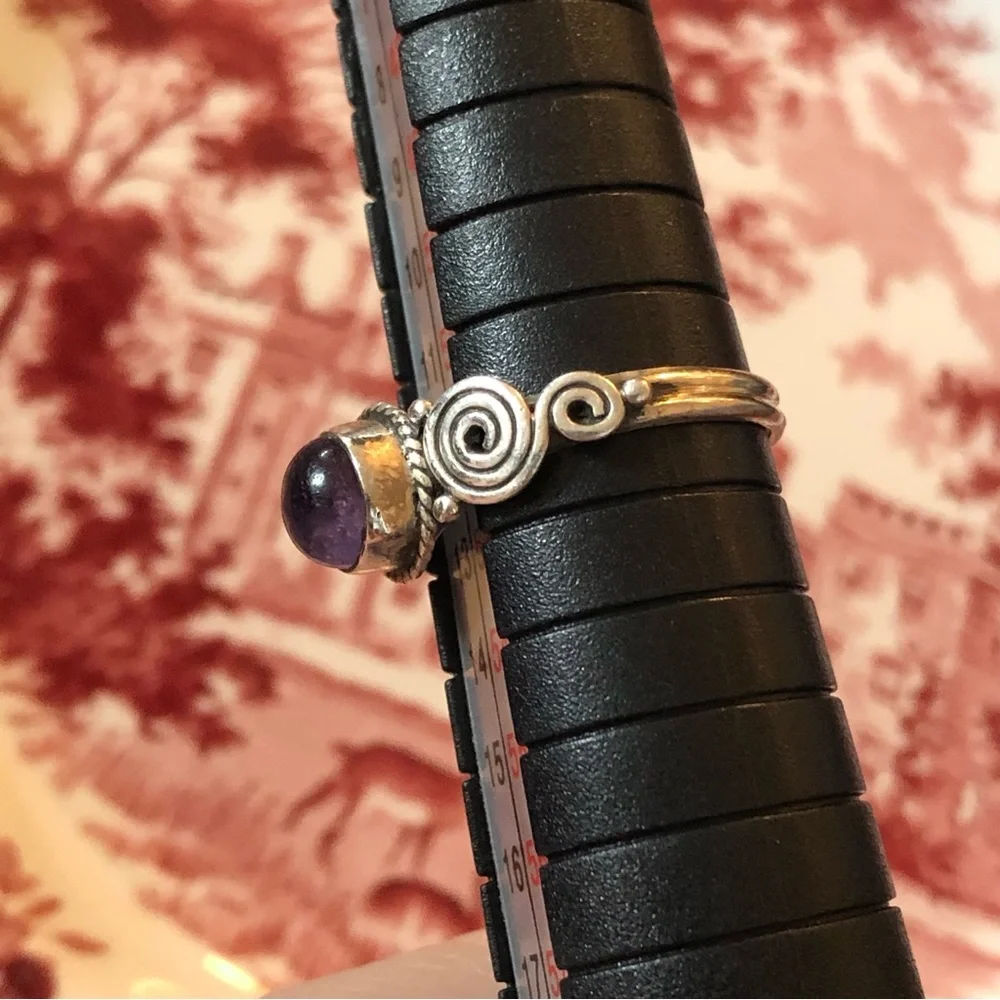 Vintage silver metal boho ring w/ purple stone cabochon amethyst? sz 6